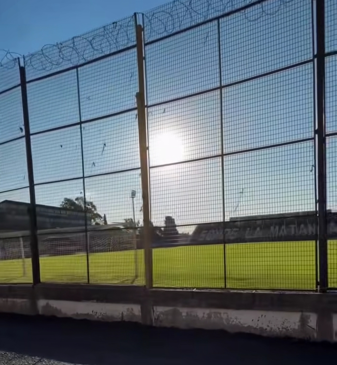 Obras de remodelación en la Tribuna Sur del Estadio Fragata Presidente Sarmiento de Almirante Brown para recibir público visitante