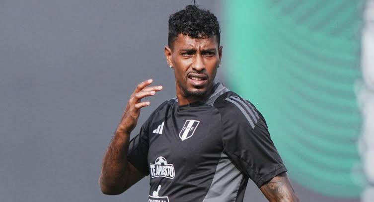 Miguel Araujo habla con la prensa en Orlando